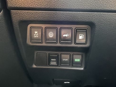 Used 2020 Nissan Rogue SV AWD/4WD image 25