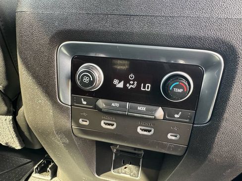 Used 2021 Chevrolet Suburban Premier w/ Premium Package AWD/4WD image 13