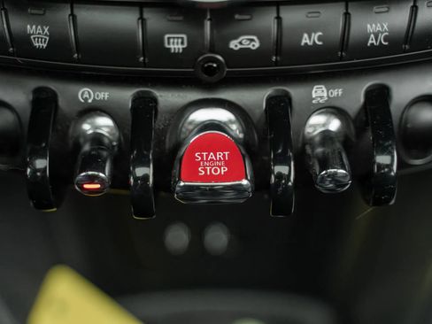 Used 2019 MINI Cooper 2-Door Hardtop image 22