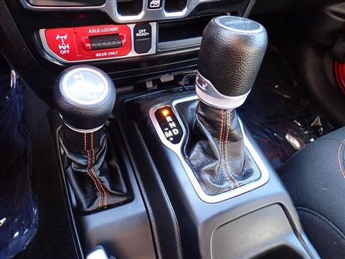 Used 2022 Jeep Gladiator Mojave w/ Cold Weather Group AWD/4WD image 16