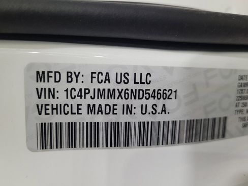 Used 2022 Jeep Cherokee Latitude Lux w/ Mopar Interior Package AWD/4WD image 33