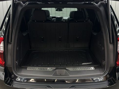 Used 2025 GMC Yukon XL Denali w/ Sun & Power Step Package image 13