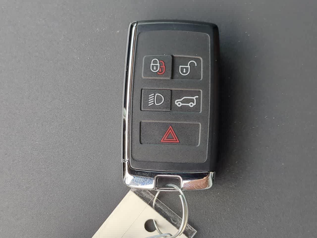 Certified 2025 Land Rover Discovery S AWD/4WD image 38