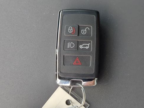 Used 2025 Land Rover Discovery S AWD/4WD image 38