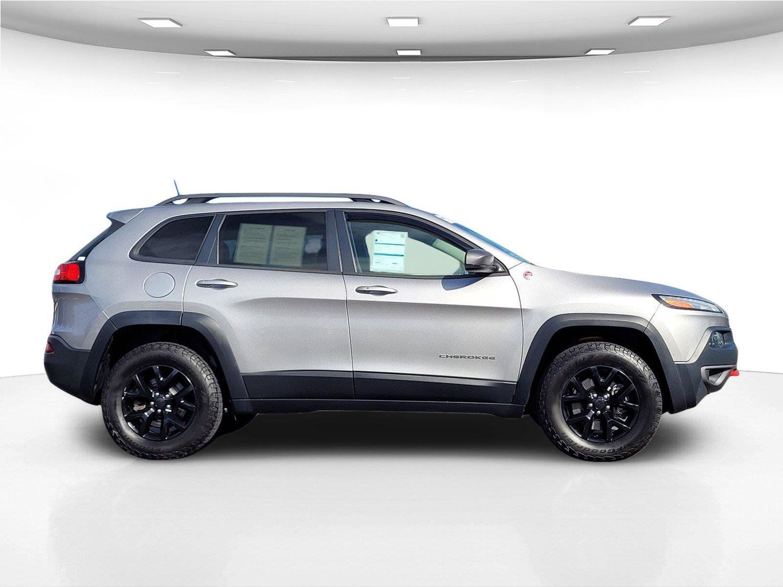 Used 2018 Jeep Cherokee Trailhawk w/ Comfort/Convenience Group AWD/4WD image 5