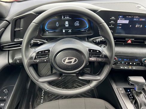 Used 2025 Hyundai Elantra Sport image 18