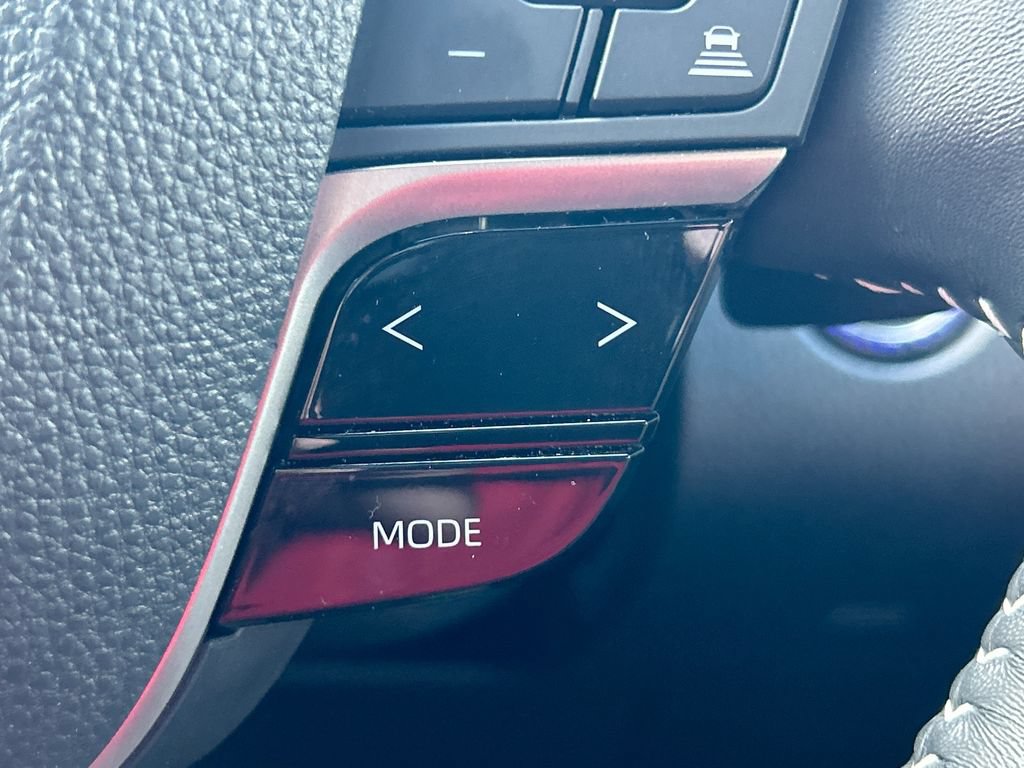 Used 2025 Toyota Camry SE w/ Convenience Package FWD image 17