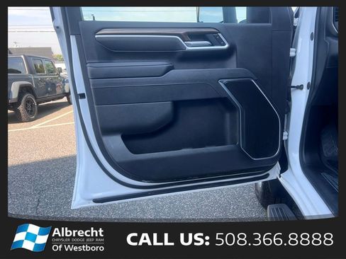 Used 2025 Chevrolet Silverado 2500 LT w/ Convenience Package AWD/4WD image 11