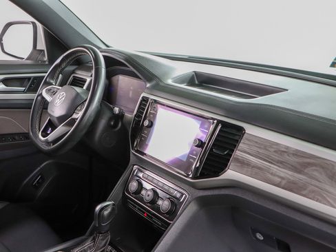 Used 2022 Volkswagen Atlas Cross Sport SE w/ Black Wheel Package AWD/4WD image 25