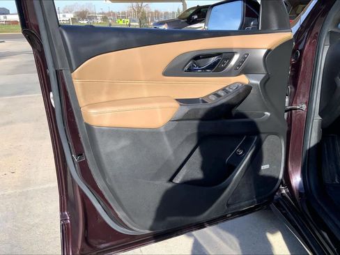 Used 2022 Chevrolet Traverse Premier AWD/4WD image 22