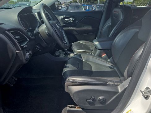 Used 2019 Jeep Cherokee Trailhawk w/ Cold Weather Group AWD/4WD image 11