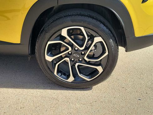 Used 2025 Chevrolet Trax RS w/ Sunroof Package FWD image 12