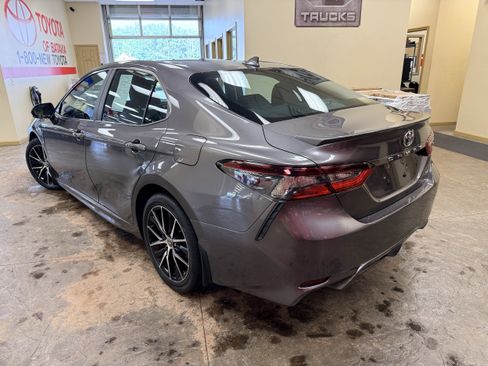 Used 2023 Toyota Camry SE FWD image 10
