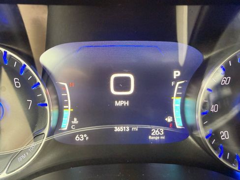 Used 2024 Chrysler Pacifica Limited FWD image 27