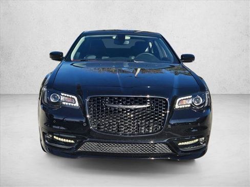 Used 2023 Chrysler 300 Touring L image 2