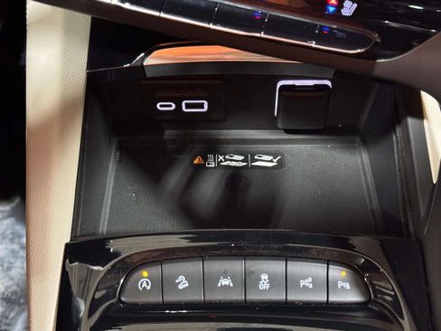 Used 2021 Buick Envision Avenir w/ Technology Package II AWD/4WD image 13