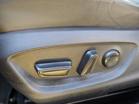 Used 2020 Toyota Camry SE w/ Carpet Mat Package FWD image 19