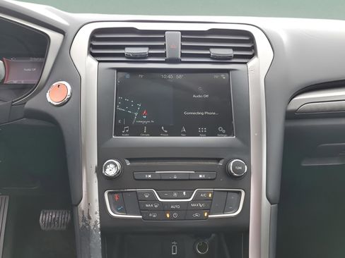 Certified 2018 Ford Fusion SE w/ Fusion SE Technology Package FWD image 22