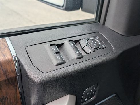 Used 2019 Ford F150 Lariat image 18