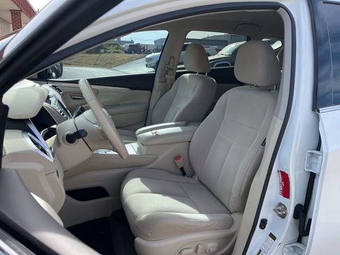 Used 2017 Nissan Murano SV image 19