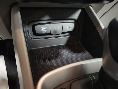 Used 2023 Hyundai Venue SEL image 15