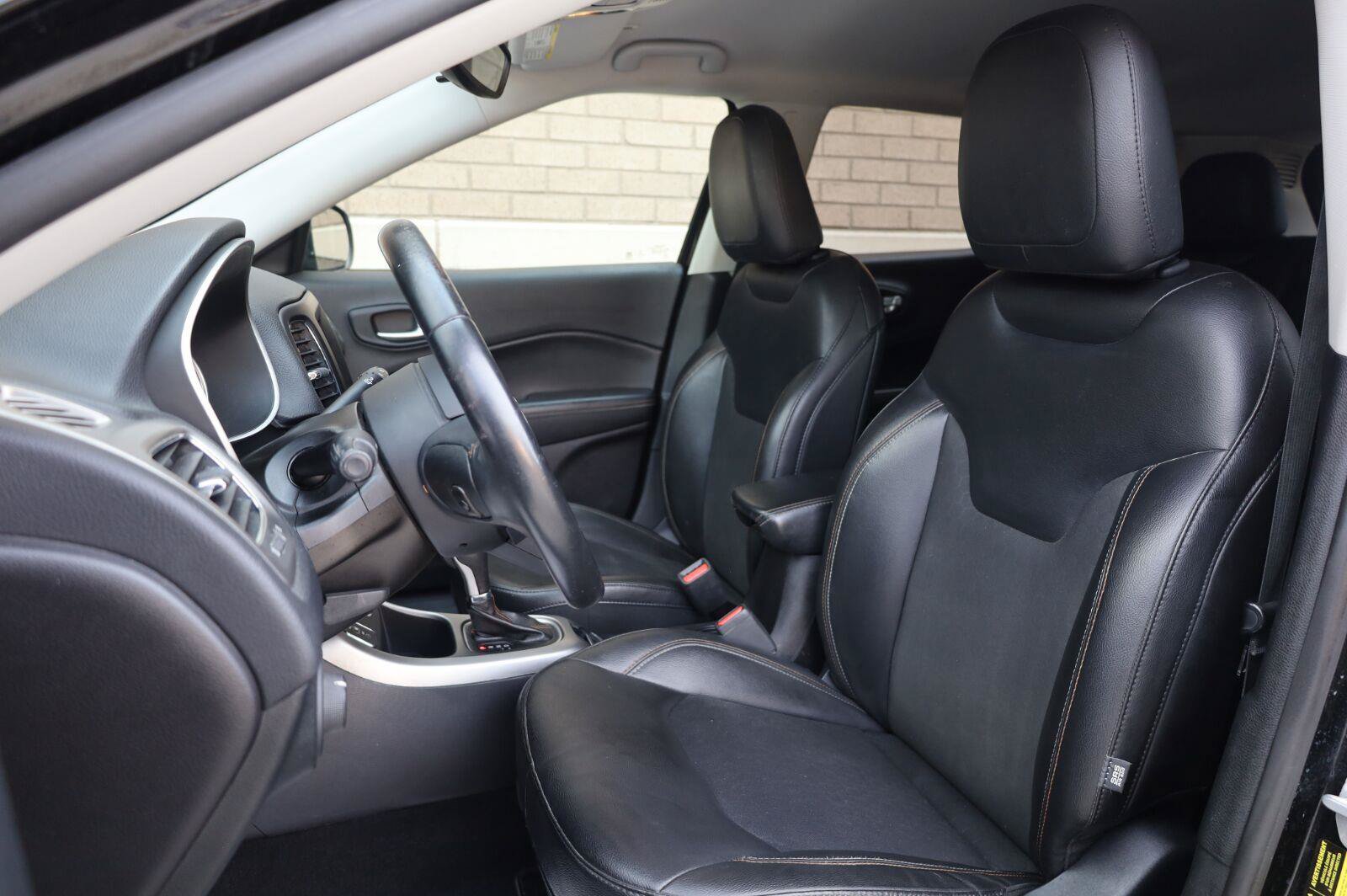 Used 2019 Jeep Compass Latitude FWD image 18