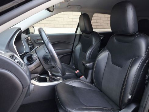 Used 2019 Jeep Compass Latitude FWD image 18
