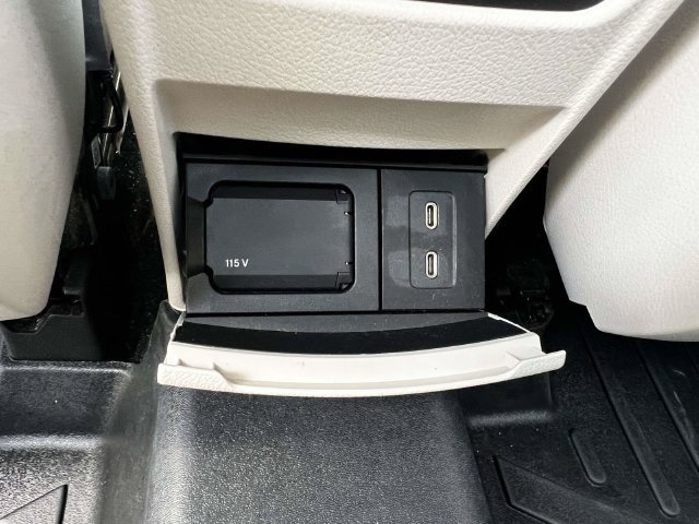 Used 2024 Mercedes-Benz GLB 250 4MATIC image 15
