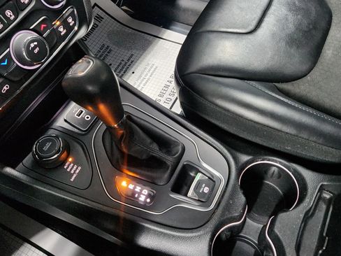 Used 2019 Jeep Cherokee Latitude Plus w/ Cold Weather Group image 36