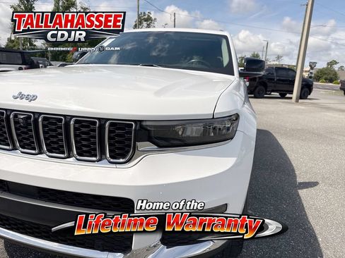 Used 2022 Jeep Grand Cherokee L Limited w/ Luxury Tech Group II AWD/4WD image 11