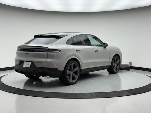 Used 2024 Porsche Cayenne Coupe image 10