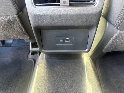 Used 2023 Nissan Rogue SV AWD/4WD image 38