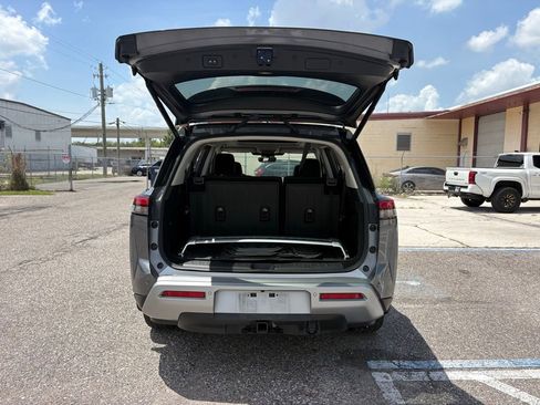Used 2024 Nissan Pathfinder Platinum AWD/4WD image 13
