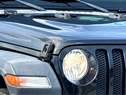 Used 2018 Jeep Wrangler Unlimited Sport image 18