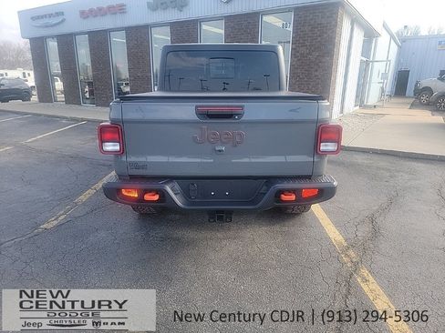Used 2022 Jeep Gladiator Mojave w/ Cold Weather Group image 4