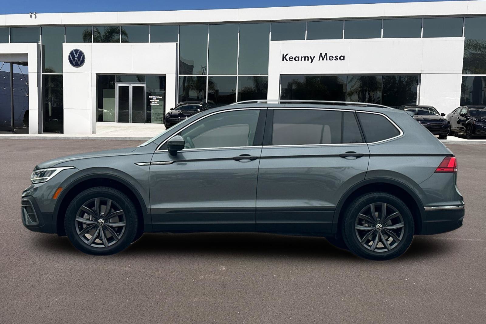 Used 2023 Volkswagen Tiguan SE FWD image 7