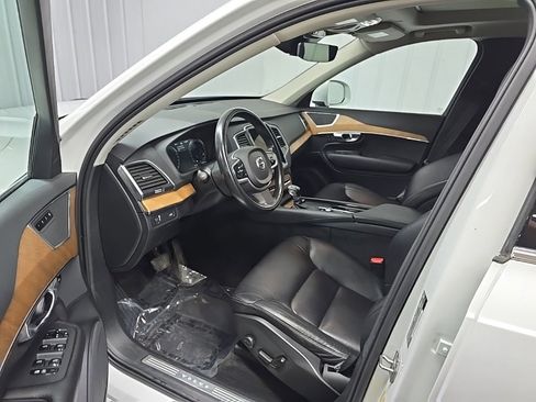Used 2022 Volvo XC90 T6 Momentum w/ Climate Package image 31