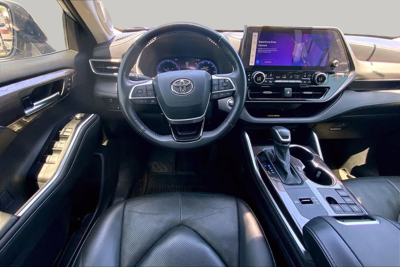 Used 2023 Toyota Highlander Limited FWD image 5