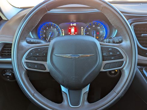 Used 2019 Chrysler Pacifica Limited image 18