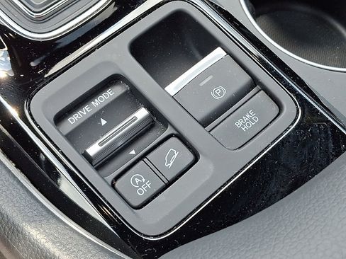 Used 2025 Honda Pilot Black Edition image 25