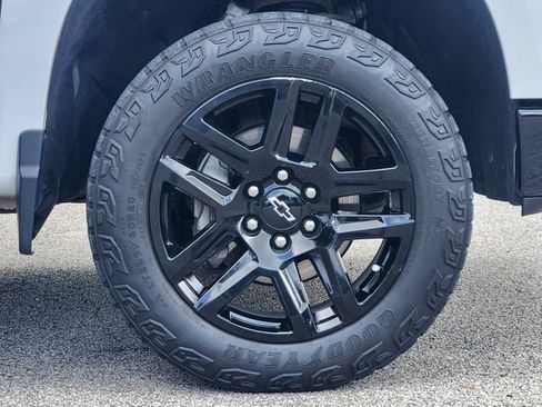 Used 2024 Chevrolet Silverado 1500 LT Trail Boss w/ LT Trail Boss Premium Package AWD/4WD image 11