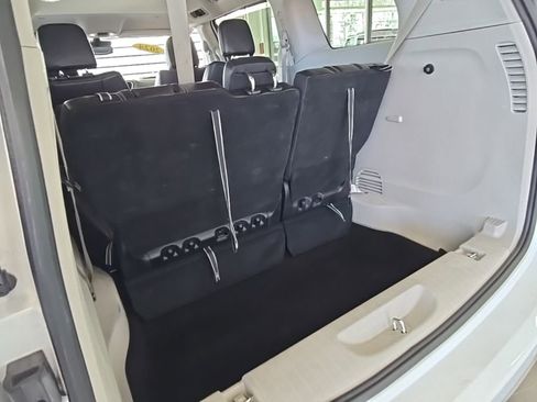 Used 2024 Chrysler Pacifica Touring-L image 13