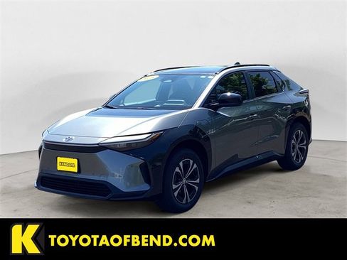 Used 2025 Toyota bZ4X FWD image 1