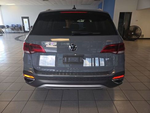 Used 2024 Volkswagen Taos SE image 7