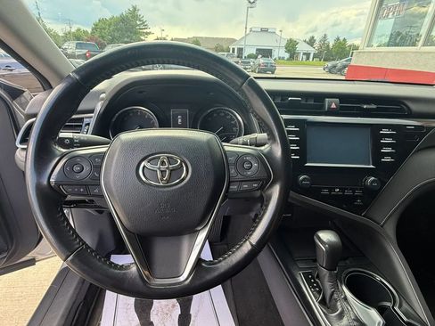 Used 2019 Toyota Camry SE FWD image 14