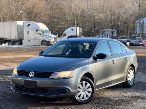 Used 2014 Volkswagen Jetta S FWD image 2