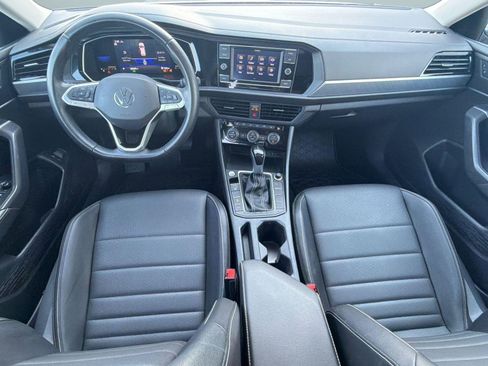 Certified 2022 Volkswagen Jetta SE FWD image 4