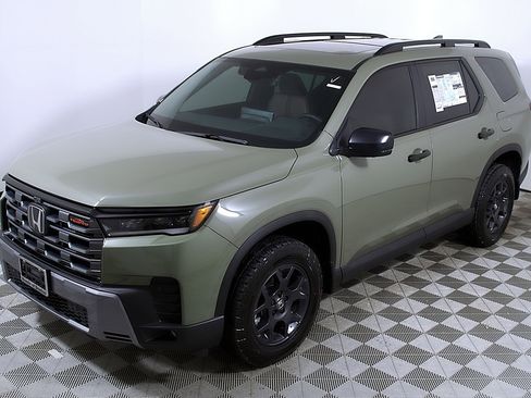 New 2026 Honda Pilot TrailSport image 3