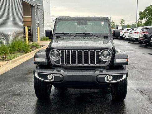 Used 2026 Jeep Wrangler Unlimited Sahara AWD/4WD image 2