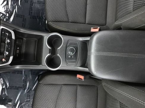 Used 2024 GMC Terrain SLE FWD image 33